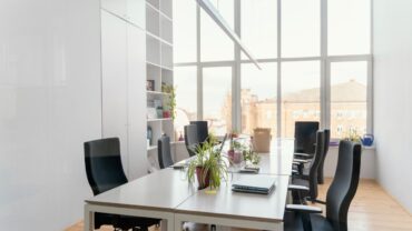 Conference Room vs. Meeting Room Navigating the Right Workspace Solution for Modern Businesses